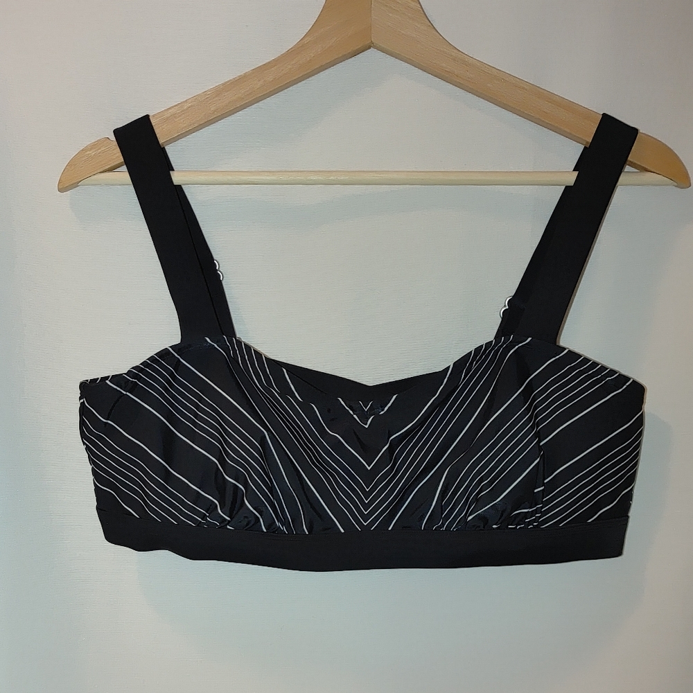 Athleta Chevron Underwire Swim Bikini Top Black White Stripe 36 B C